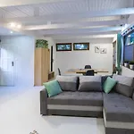 Gniazdo. Apartamenty, Gasthuis