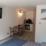 Gniazdo. Apartamenty, Gasthuis Jastrzębia Góra