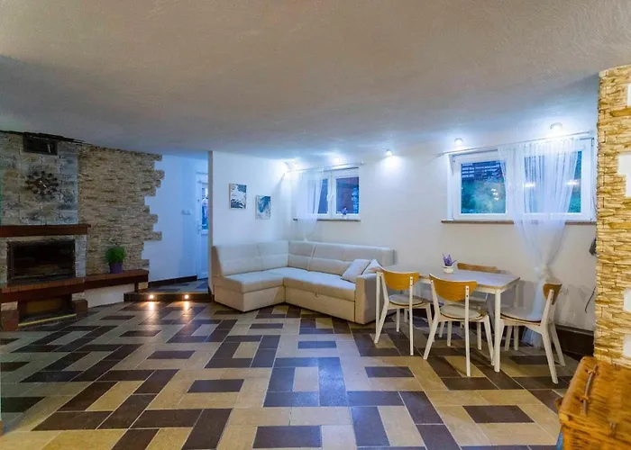 Gniazdo. Apartamenty, 招待所 3*