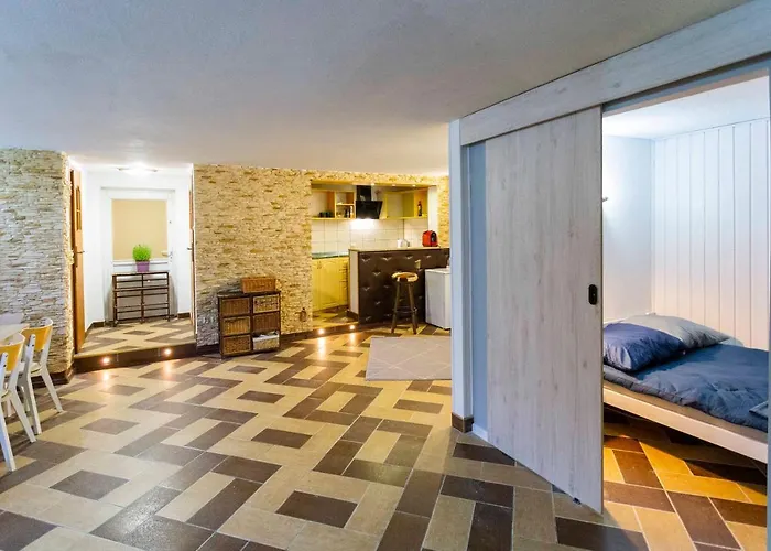 Gniazdo. Apartamenty, Vendégház 3*